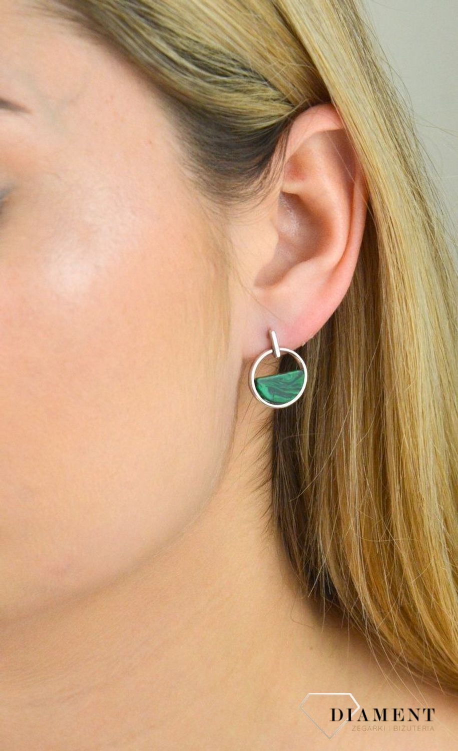 Kolczyki srebrne półksiężyce z malachitem DZK4099 MAL R. Kolczyki srebrne rodowane. Kolczyki srebrne półksiężyce. Kolczyki srebrne z malachitem. Kolczyki srebrne idealne na preze.jpg